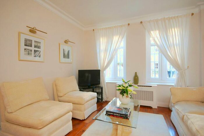1 Bedroom Flat To Rent In Hallam Street, Marylebone, London, W1W