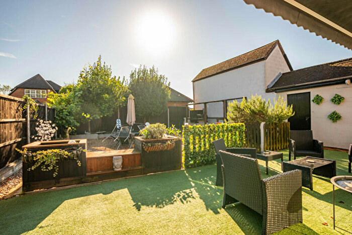 3 Bedroom Detached House For Sale In Park Street Lane, Park Street, St. Albans, Hertfordshire, AL2