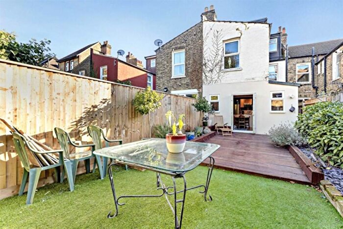 2 Bedroom Flat To Rent In Fairmile Avenue, London, SW16