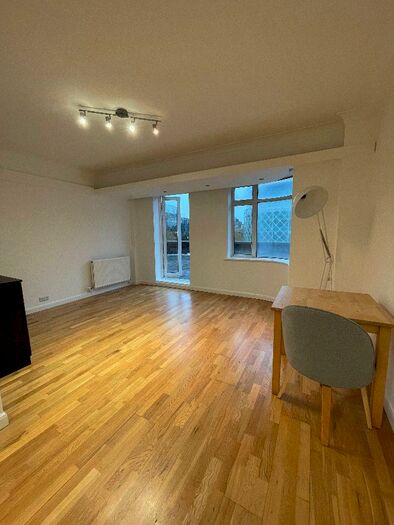 Studio To Rent In Euston Road, London, NW1