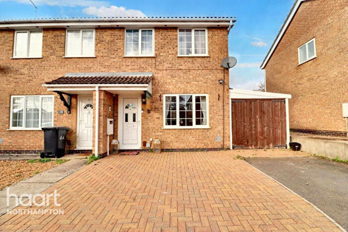 3 Bedroom Semi-Detached House For Sale In East Rising, Northampton, NN4