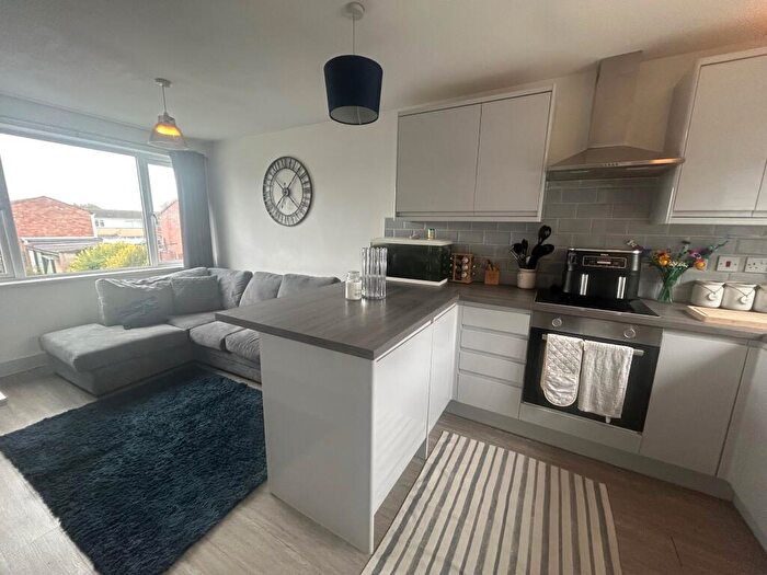 2 Bedroom Flat To Rent In Delves Crescent, Wood End, Atherstone., CV9