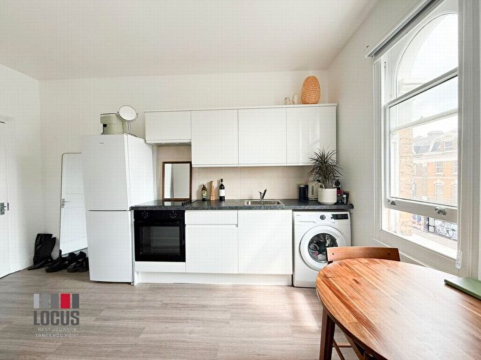 Studio To Rent In Stoke Newington Road, London, N16