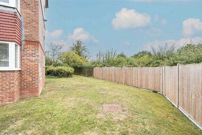 2 Bedroom Flat For Sale In Campbell Gordon Way, Cricklewood, NW2