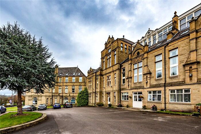 2 Bedroom Apartment For Sale In Clare Hall Apartments, Prescott Street, Halifax, HX1