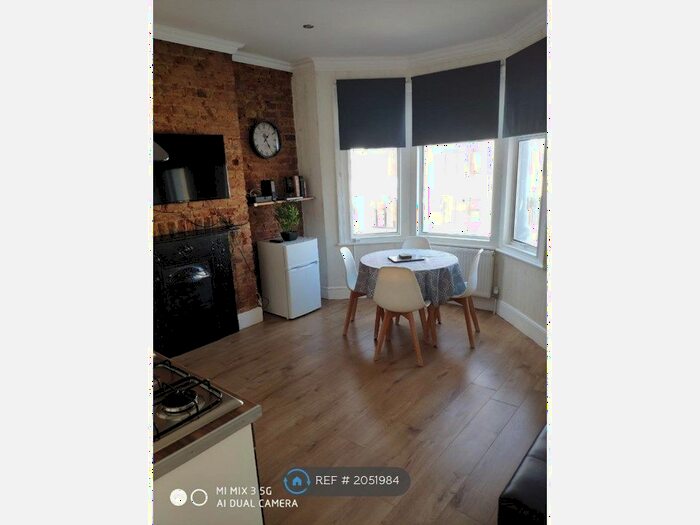 2 Bedroom Flat To Rent In Beresford Road, Southend-On-Sea, SS1