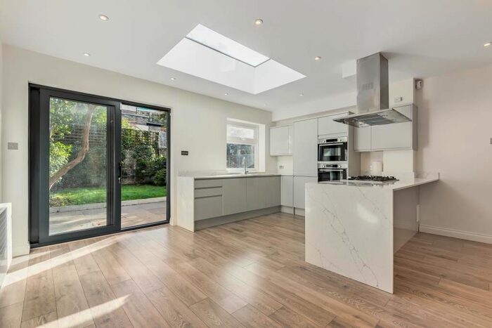 4 Bedroom Terraced House To Rent In Richmond, Surrey, TW9