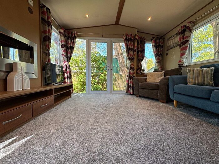 3 Bedroom Mobile/park Home For Sale In Eastbourne Road, Pevensey Bay, Pevensey, BN24