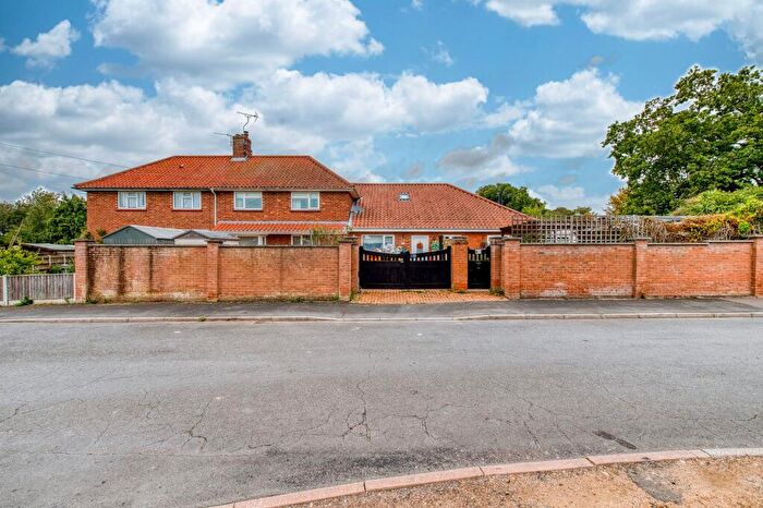 6 Bedroom Semi Detached House For Sale In Mill Hill, Horning, NR12