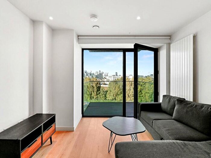 Apartment To Rent In Shipwright Street, London, E16