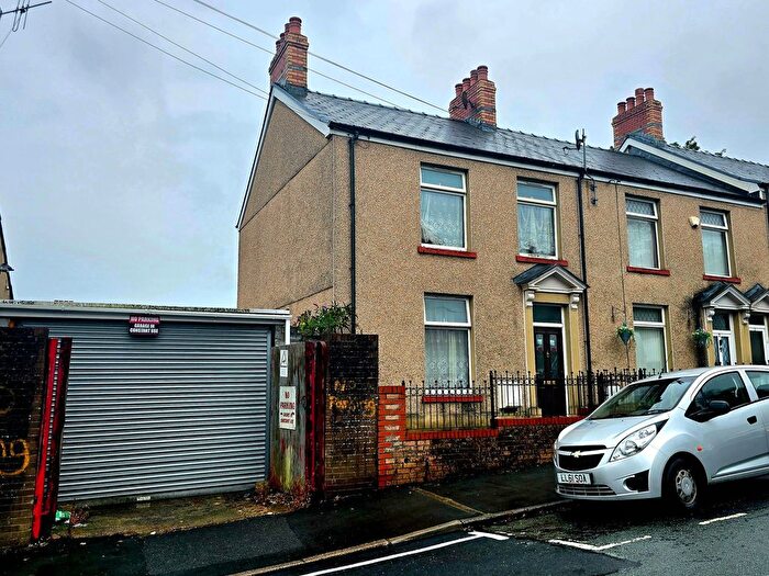 3 Bedroom End Of Terrace House For Sale In Field Street, Landore, Swansea, SA1