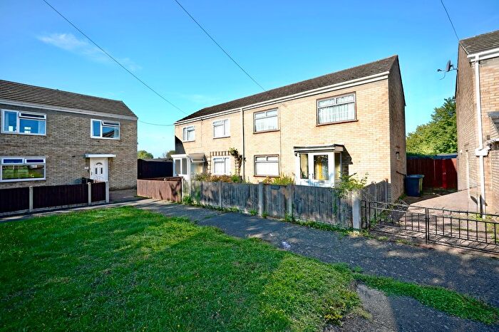3 Bedroom Semi-Detached House For Sale In Sycamore Drive, Huntingdon, PE29