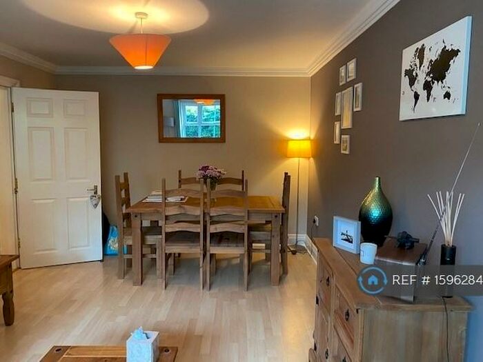 1 Bedroom Flat To Rent In Onslow Court, Crawley, RH10