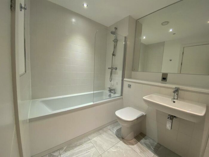 2 Bedroom Apartment To Rent In Jesse Hartley Way, Liverpool, L3