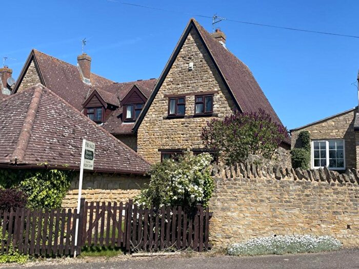 3 Bedroom Cottage For Sale In Springbank Court, Stoke Goldington, MK16