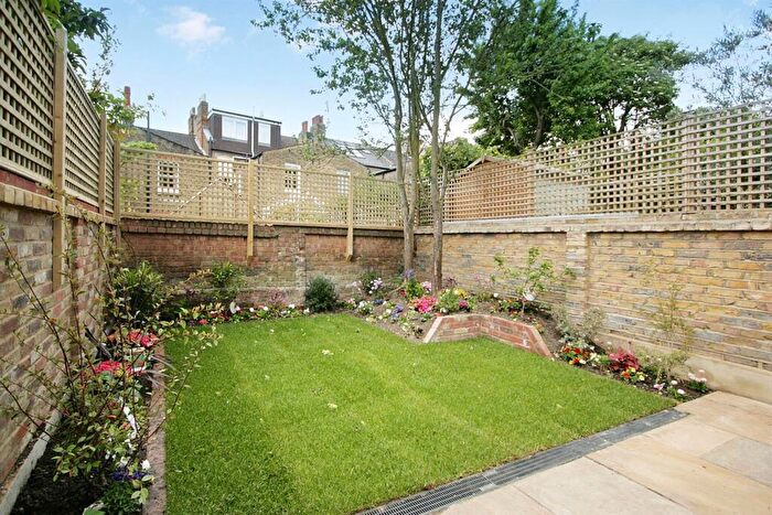 2 Bedroom Flat To Rent In Solent Road, West Hampstead, NW6