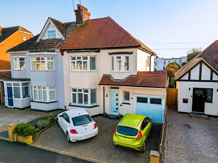 4 Bedroom Semi Detached House For Sale In Olive Avenue, Leigh-On-Sea, SS9