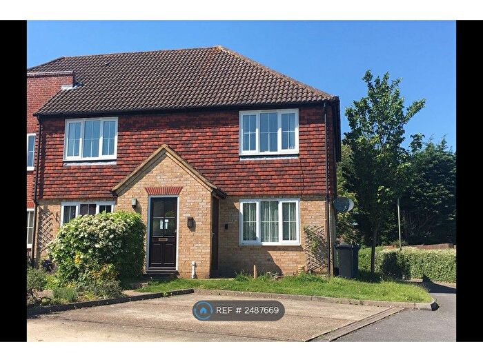 1 Bedroom Flat To Rent In Walnut Tree Gardens, Farncombe, GU7