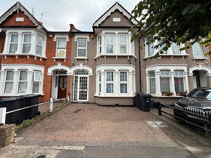 3 Bedroom Property For Sale In South Park Drive, Seven Kings, IG3