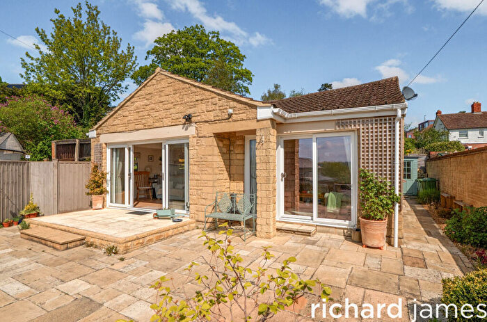 3 Bedroom Detached Bungalow For Sale In Pleydell Road, Old Town, Swindon, SN1