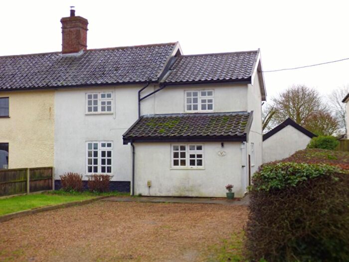 3 Bedroom Semi-Detached House For Sale In Colegate End, IP21