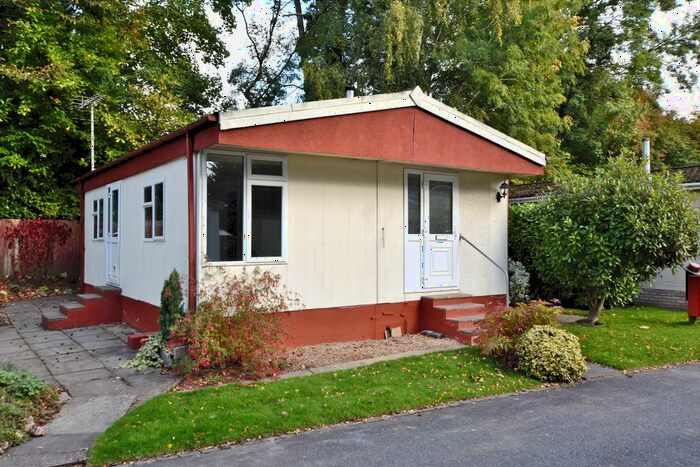 2 Bedroom Mobile/park Home To Rent In Chandlers Lane, Chandlers Cross, Rickmansworth, WD3