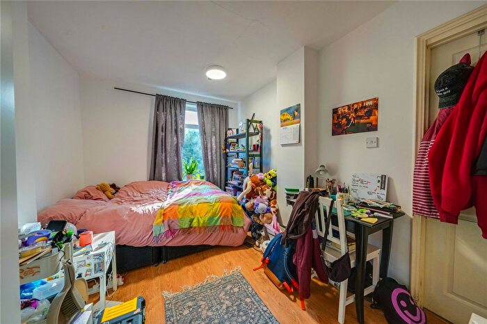 3 Bedroom Flat To Rent In Hazelville Road, Archway, London, N19