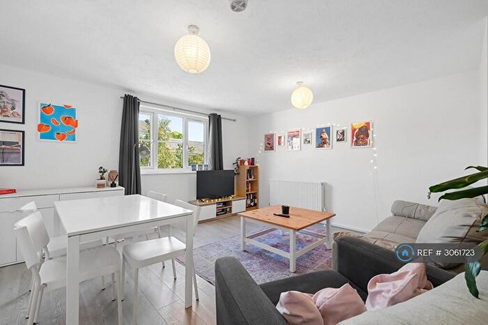 2 Bedroom Flat To Rent In Alpine Grove, Hackney, E9