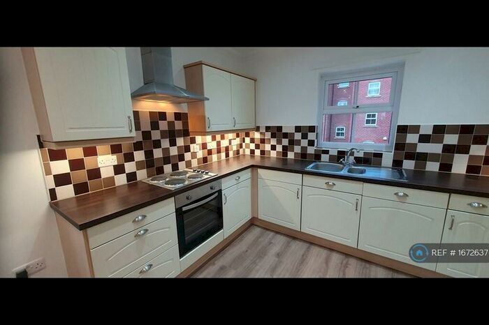 2 Bedroom Flat To Rent In Moss Hey, Wirral, CH63