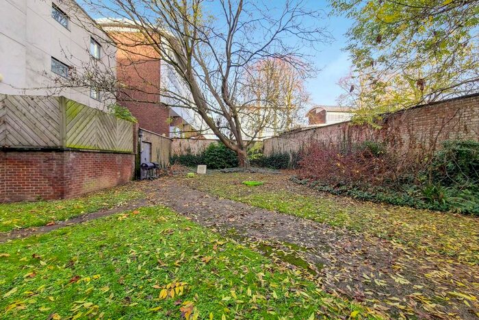 2 Bedroom Flat To Rent In Heybridge Avenue, Streatham Common, London, SW16