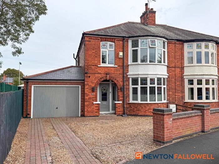4 Bedroom Semi-Detached House For Sale In Harewood Avenue, Newark, NG24