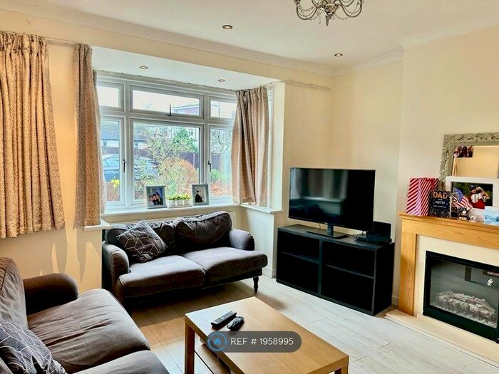 4 Bedroom Semi-Detached House To Rent In Elmwood Avenue, Borehamwood, WD6