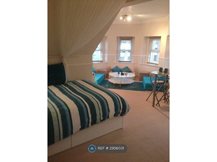 2 Bedroom Flat To Rent In Elmdon Tower, Bournemouth, BH2