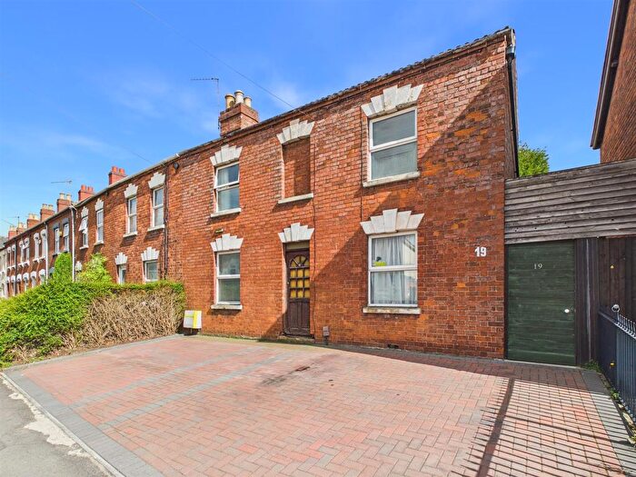 3 Bedroom End Terrace House For Sale In Painswick Road, Gloucester, GL4