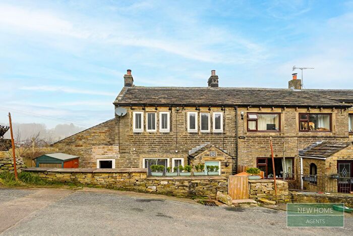 3 Bedroom End Terrace House For Sale In Royd Road, Meltham, Holmfirth, HD9