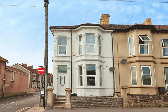 2 Bedroom Flat For Sale In Hanham Road, Kingswood, Bristol, BS15