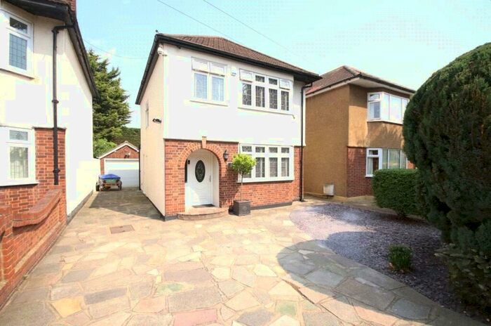 4 Bedroom Detached House To Rent In Orchard Avenue, Rainham, Essex, RM13
