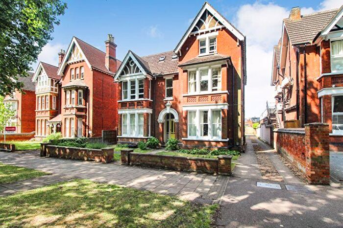 1 Bedroom Apartment To Rent In De Parys Avenue, Bedford, MK40