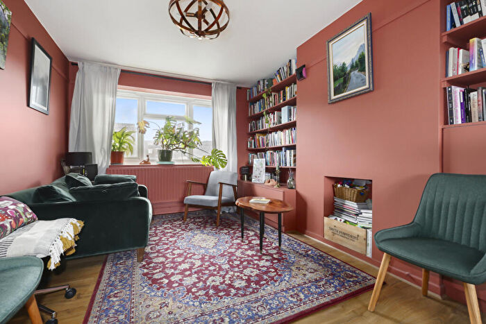 2 Bedroom Apartment To Rent In Green Lanes, London, N16