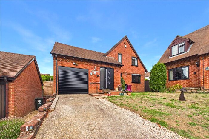 3 Bedroom Detached House To Rent In Oak View, Tilehurst, Reading, Berkshire, RG31