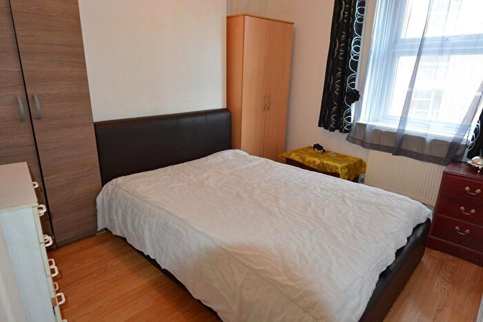 2 Bedroom Flat To Rent In Philpot Street, London, E1