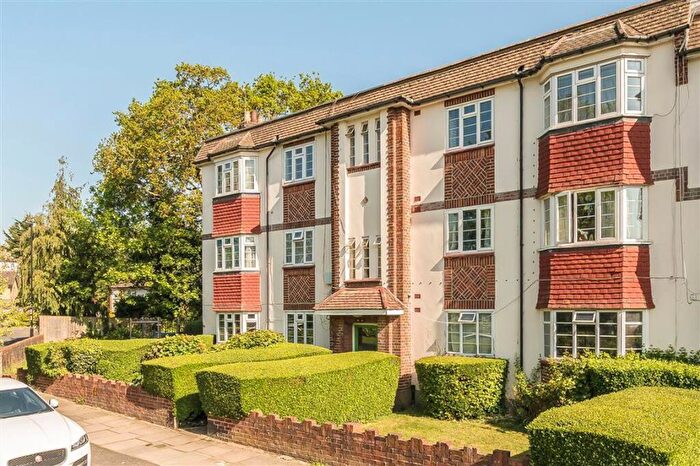 2 Bedroom Flat To Rent In Amblecote Road, Grove Park, SE12