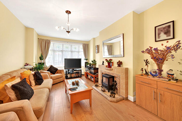 3 Bedroom Terraced House To Rent In Warlingham Road, Thornton Heath, CR7