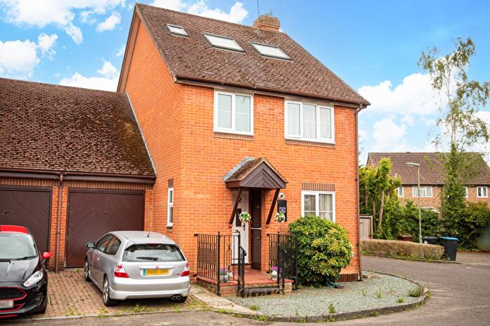 5 Bedroom Detached House For Sale In Clover Way, Smallfield, RH6