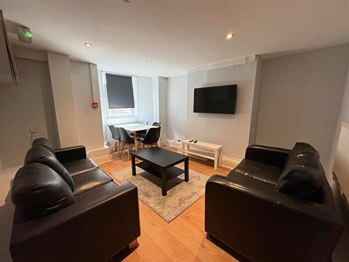 5 Bedroom Terraced House To Rent In Thornville Road, Hyde Park, Leeds, LS6