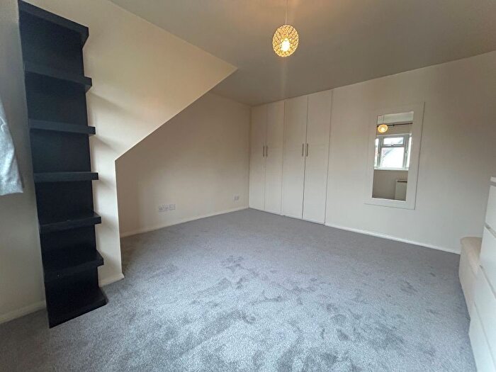 1 Bedroom Flat To Rent In Camden Road, Sutton, SM1