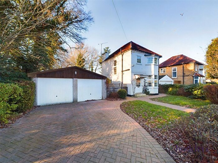 3 Bedroom Detached House To Rent In Free Prae Road, Chertsey, Surrey, KT16