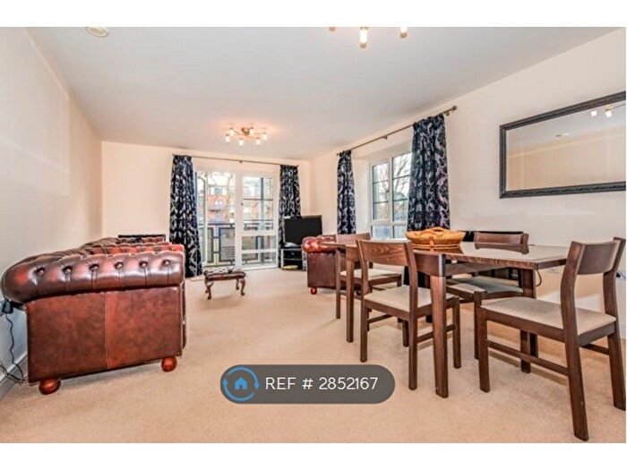 2 Bedroom Flat To Rent In Kestrel Road, Farnborough, GU14