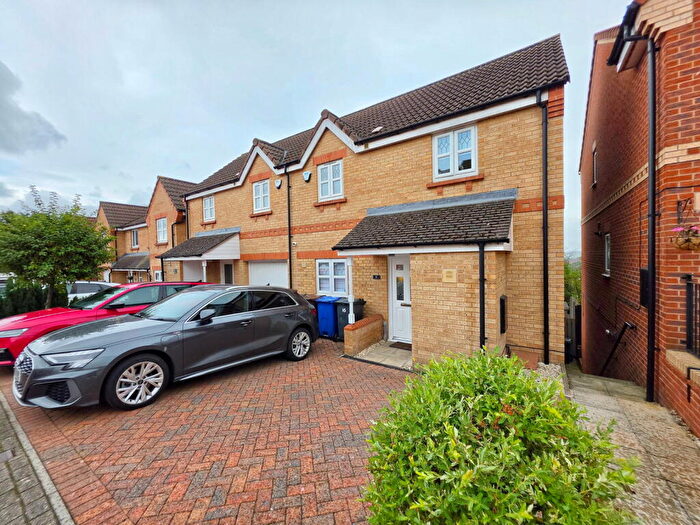 3 Bedroom Semi-Detached House For Sale In Woodhead View, Jump, Barnsley, S74