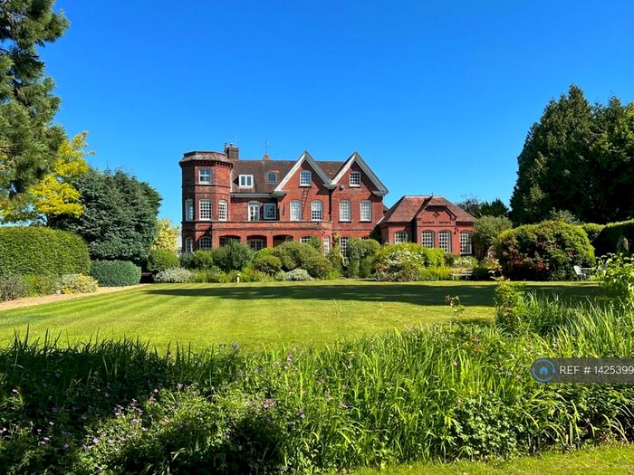 2 Bedroom Flat To Rent In Summersbury Hall, Guildford, GU4